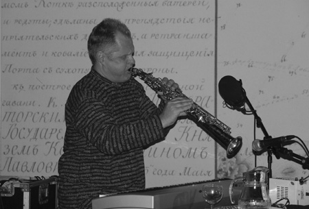 Sakari Kukko playing soprano saxophone